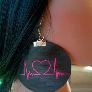 Black Circle Heartbeat Earrings